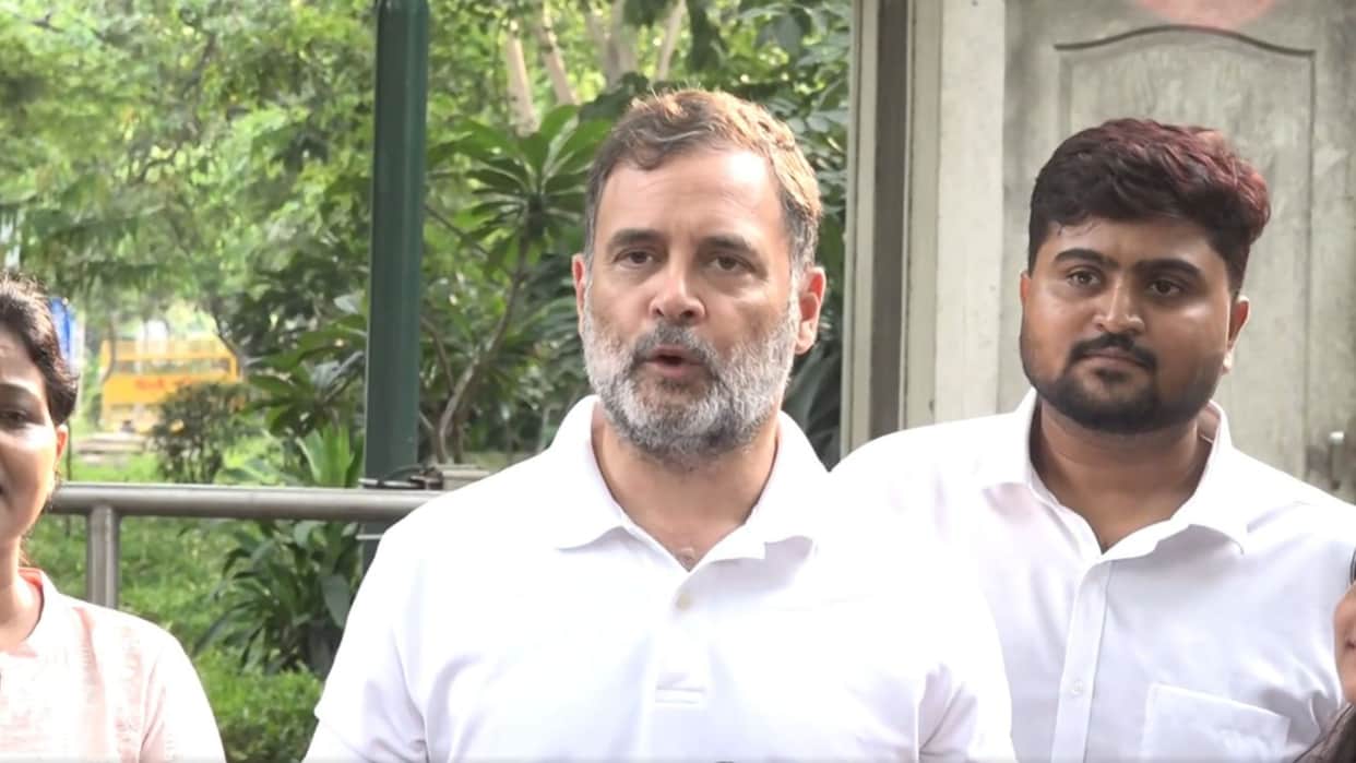 Supreme court quashes criminal defamation complaint, summon against Rahul Gandhi for remarks against Savarkar