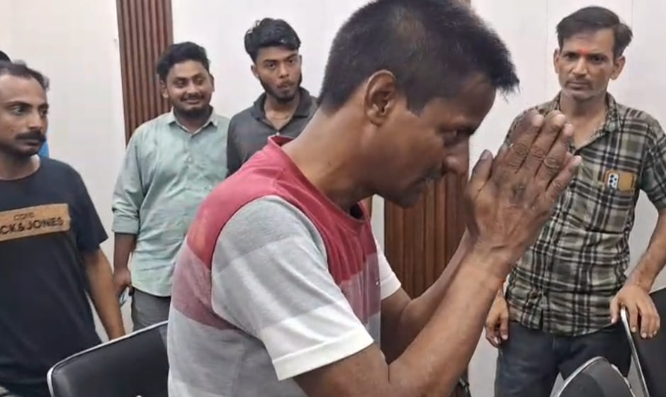 सोनू ने अधिकारियों के सामने अपनी पीड़ा रखी