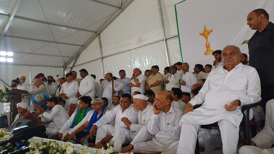 UP: सत्यपाल मलिक की पुण्यतिथि पर बागपत में जुटे दिग्गज, इन नेताओं ने दी श्रद्धांजलि; नहीं आ सके राहुल गांधी