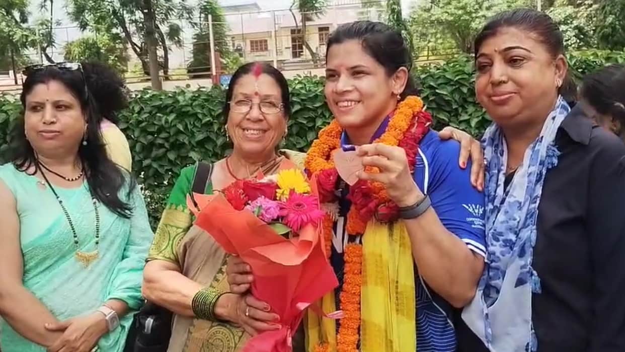 Grand welcome for Commonwealth Games bronze medalist Unnati Sharma in Dehradun Uttarakhand news