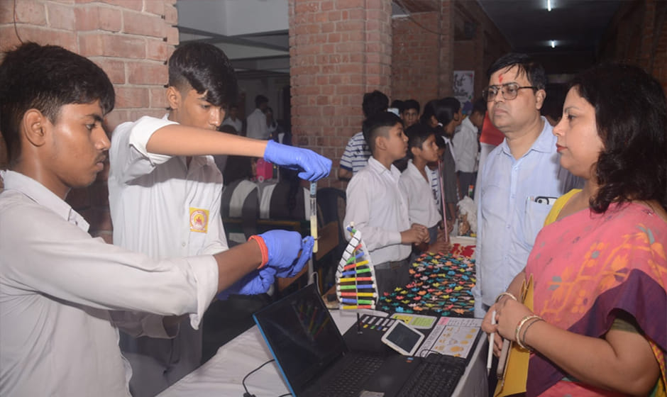 Kanpur: Student extracts DNA from a banana at 'Innovision'