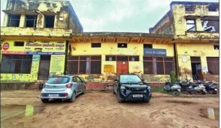 Agra: विक्टोरिया इंटर कॉलेज में कुर्सी की जंग, विद्यार्थियों के भविष्य पर भारी; डीआईओएस के निर्देश भी बेअसर