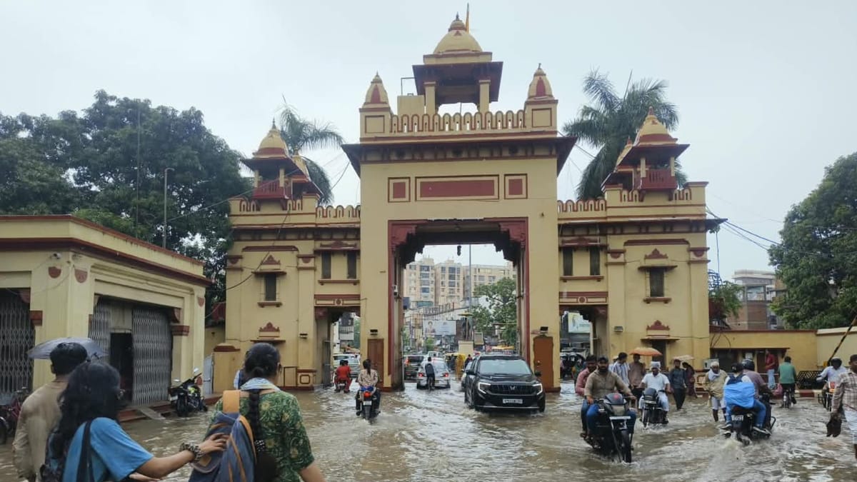 Varanasi Weather: बनारस में मौसम का बदला मिजाज, झमाझम बारिश से किसानों के खिले चेहरे