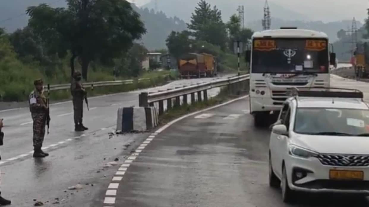 convoy of 28th batch of Amarnath Yatra moved forward from Chanderkote amidst tight security arrangements