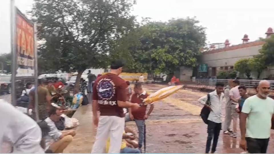 Dead Body parts found in bag 1993 km and 29 hour journey with corpse