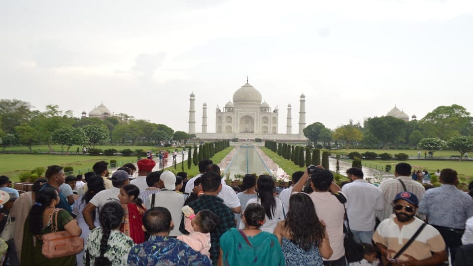 Rain enhances beauty of Taj Mahal