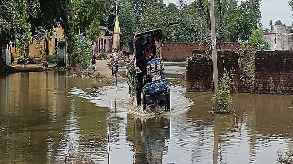 Agra Rains in Pictures: Flooded Highway Stranded Kanwariyas and Villages Battling Waterlogging