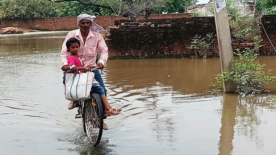 Agra Rains in Pictures: Flooded Highway Stranded Kanwariyas and Villages Battling Waterlogging