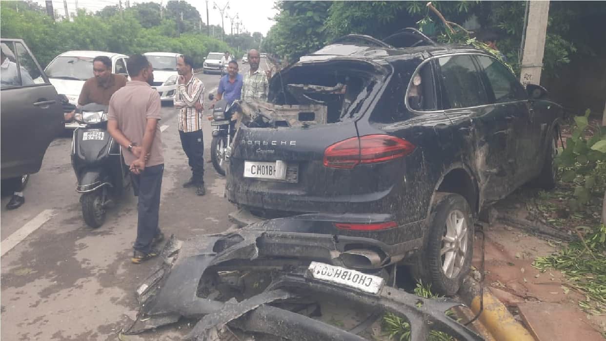speeding Porsche hit a divider, a pole and an electric pole and overturned in Sector 17, Yamunanagar