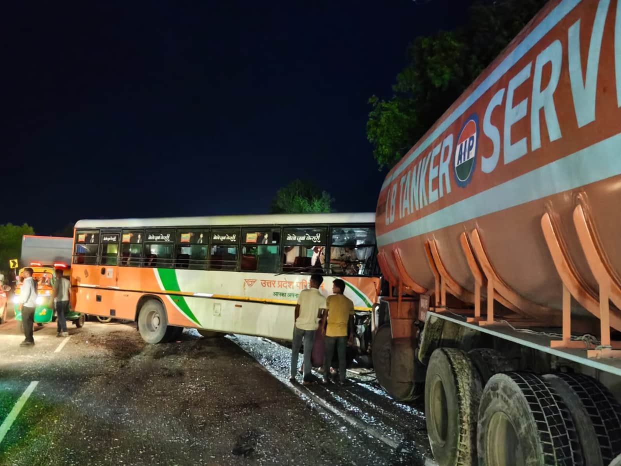 Roadways Bus, Diesel Tanker Collide on NH-34; Two Dead, 20 Injured