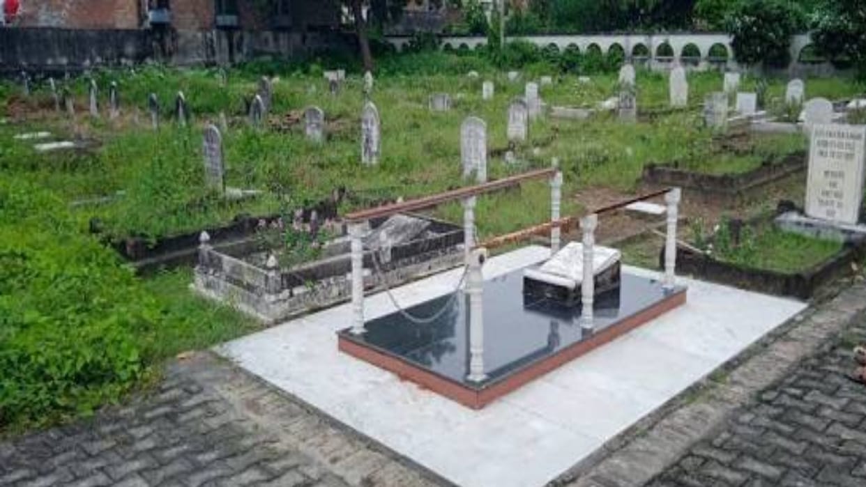 Prayagraj News: Firoz resting place, miscreants disturb the silent graves.