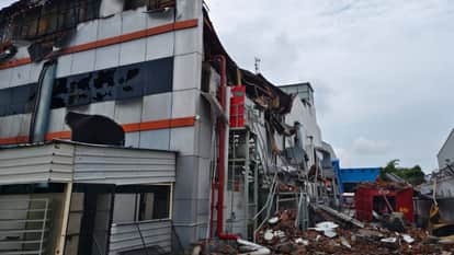 Elgin Electronics Company building has not been constructed according to standards