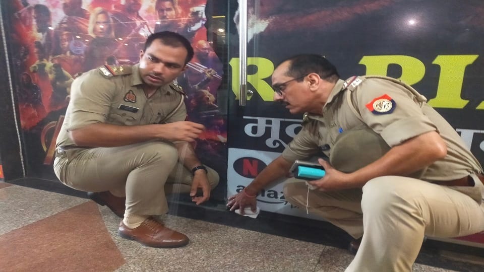 Police found Eleven couples in objectionable condition in Cafe Raid in agra