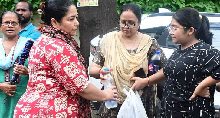 Kanpur Sound like the ocean heard parking area suddenly caves in building tilts by three inches