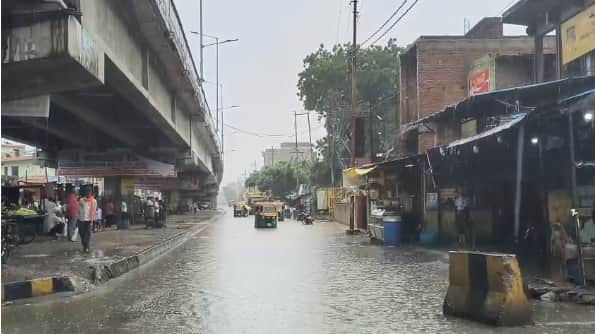 Kanpur Ghatampur experiences heavy rain for three days waterlogging on the service road causes difficulties