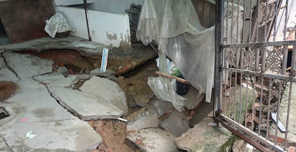 Kanpur Sound like the ocean heard parking area suddenly caves in building tilts by three inches