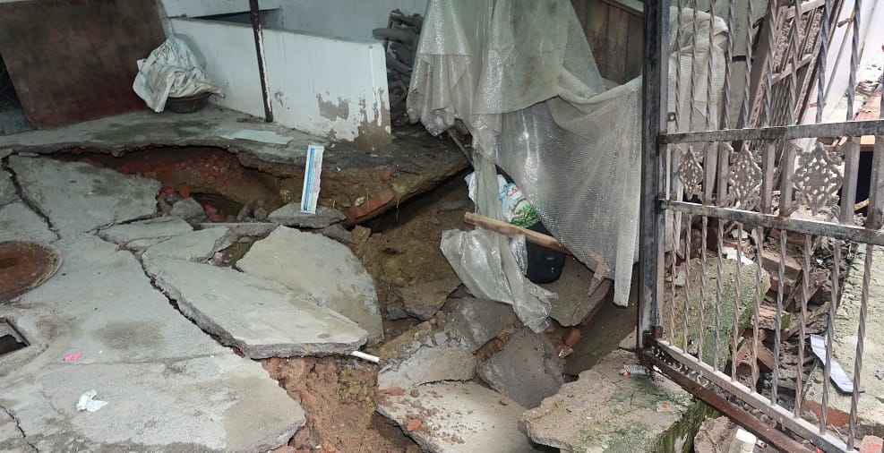 Kanpur Sound like the ocean heard parking area suddenly caves in building tilts by three inches