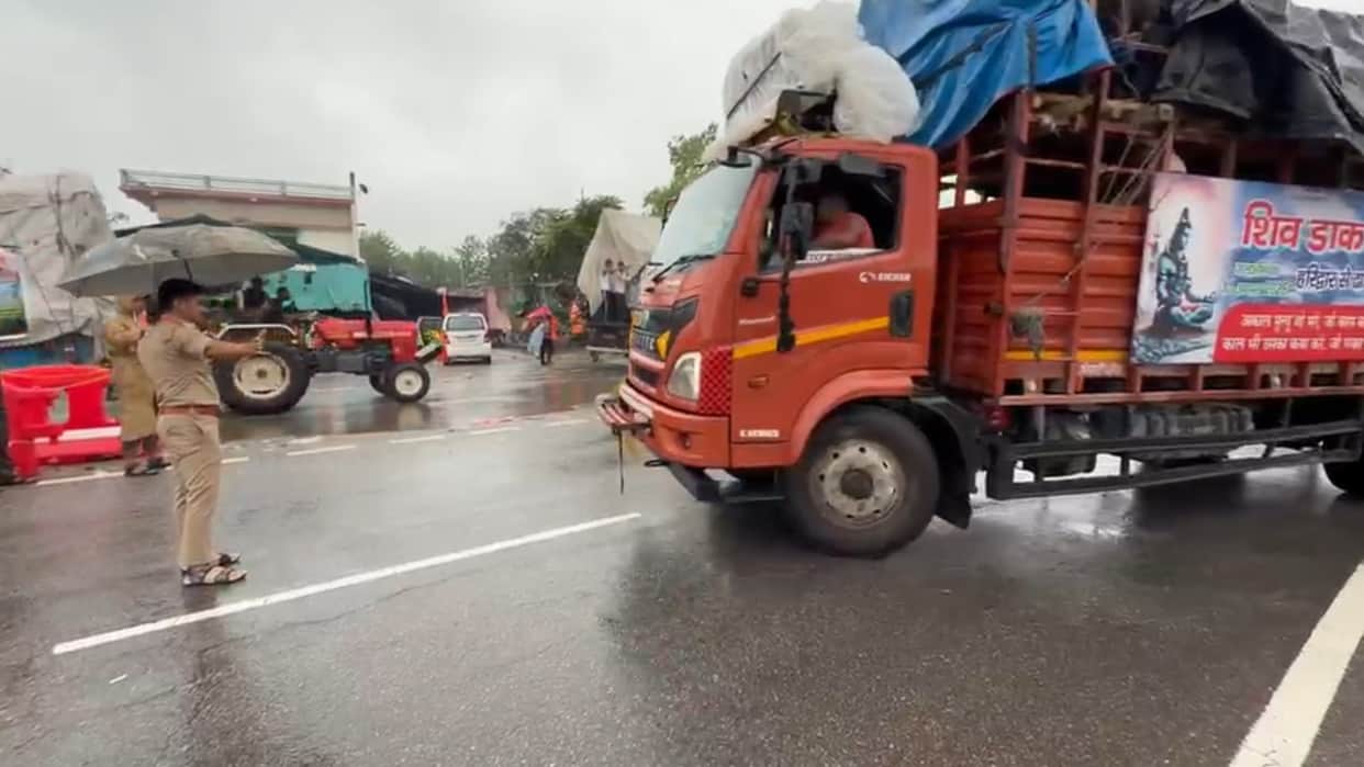 Kanwar Yatra Haridwar Oversized DJ and Kanwars 10 feet wide 12 feet high Being Turned Back at Narsan Border