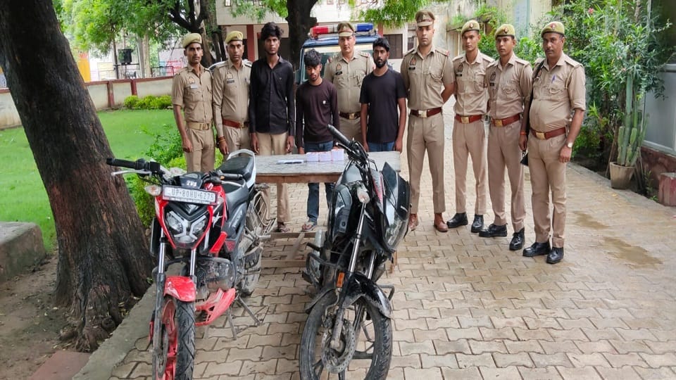 UP: कोल्ड स्टोरेज मैनेजर से लूट करने वाले बदमाश दबोचे, फिल्मी स्टाइल में देते थे वारदात को अंजाम; तीन गिरफ्तार