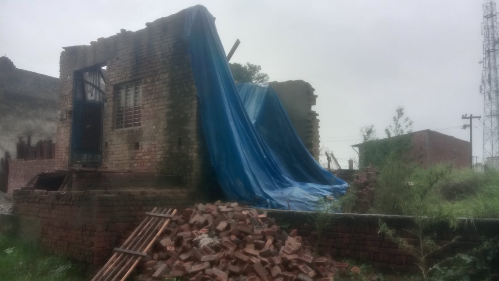 Five Members of a Family Injured After House Roof Collapses During Rain in Muzaffarnagar