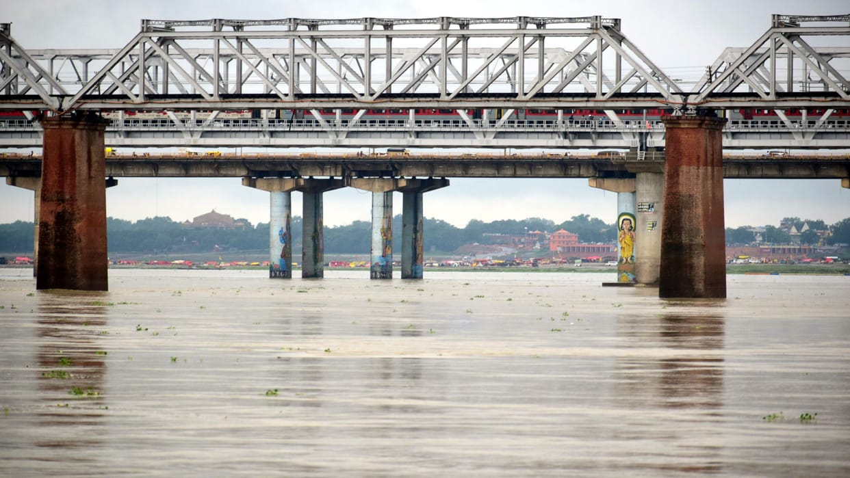 Ganga's water level rising by one centimeter per hour at Chhatnag; alarm in low-lying areas.