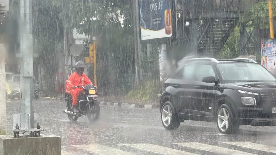 Weather changes in Mohali weather shifted in afternoon heavy rain brought relief from sultry heat