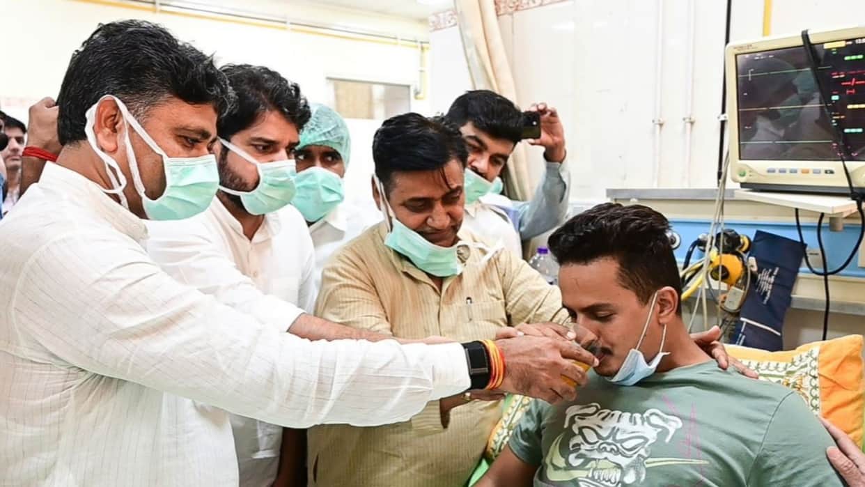 Jaipur News: Dotasra, Tikaram Jully Visit Shubham Rewar at SMS Hospital, Urge Govt to Accept Demands