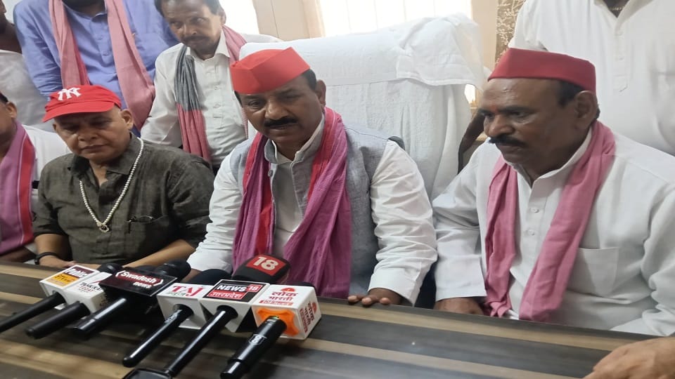 SP Targets 2027 Polls Says PDA Unity Will Defeat BJP at Agra Workers’ Meet