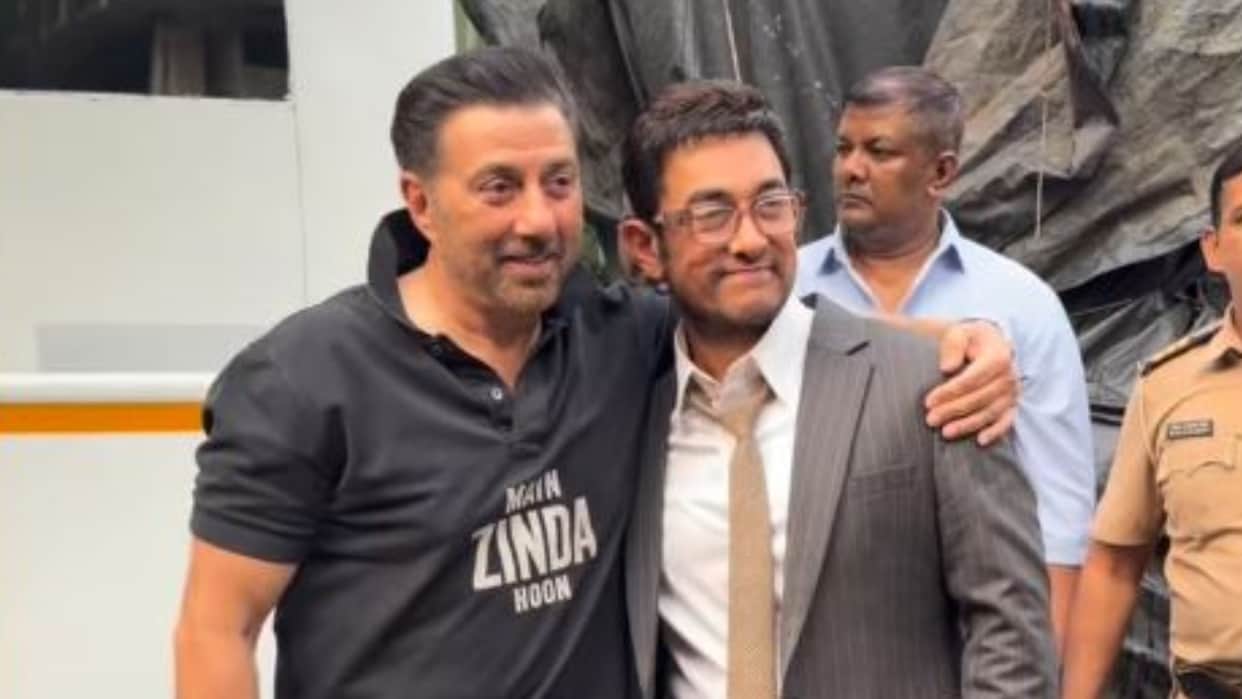 Sunny deol hug Aamir Khan before releasing Batwara 1947 users like the comment