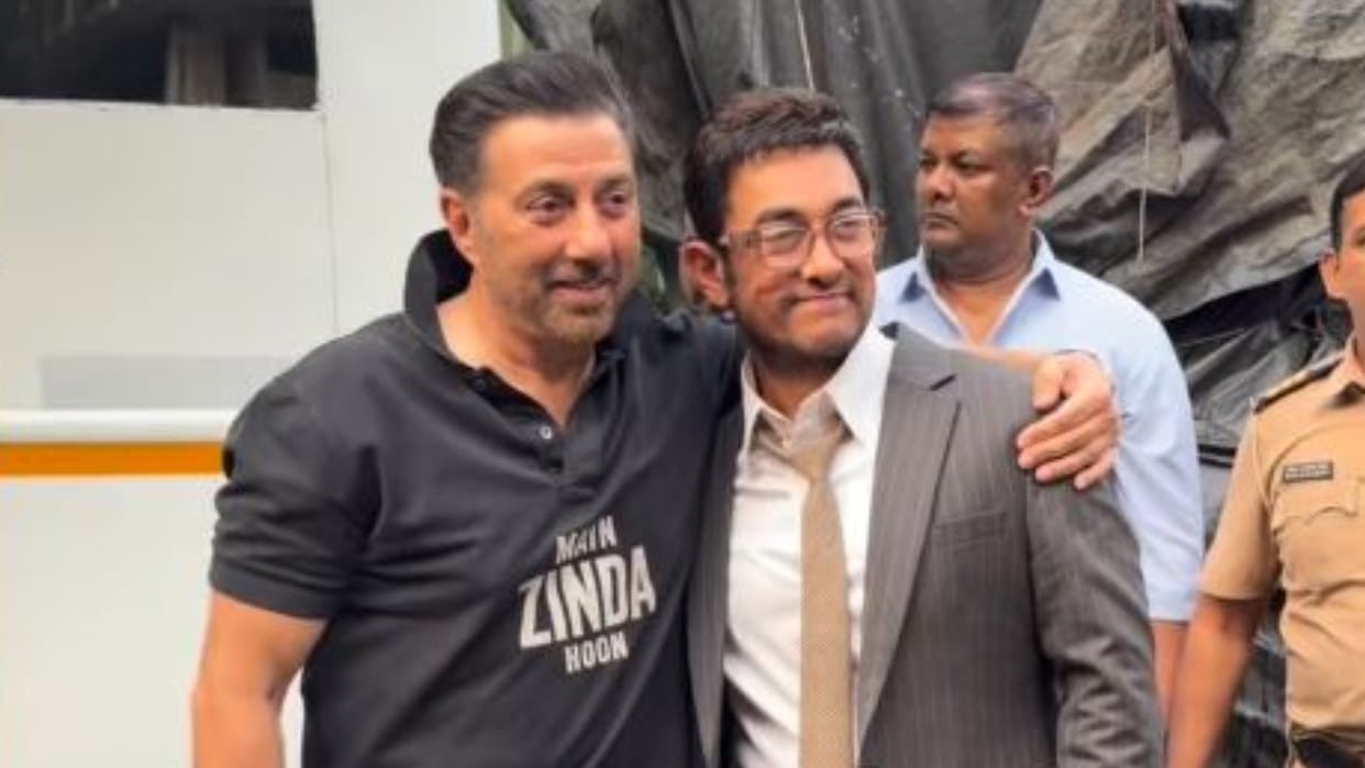 Sunny deol hug Aamir Khan before releasing Batwara 1947 users like the comment