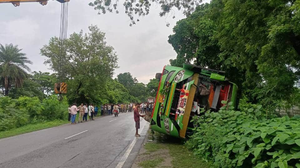 Bus carrying athletes returning from former MP Brijbhushan Sharan Singh event overturns in Gonda seven injured