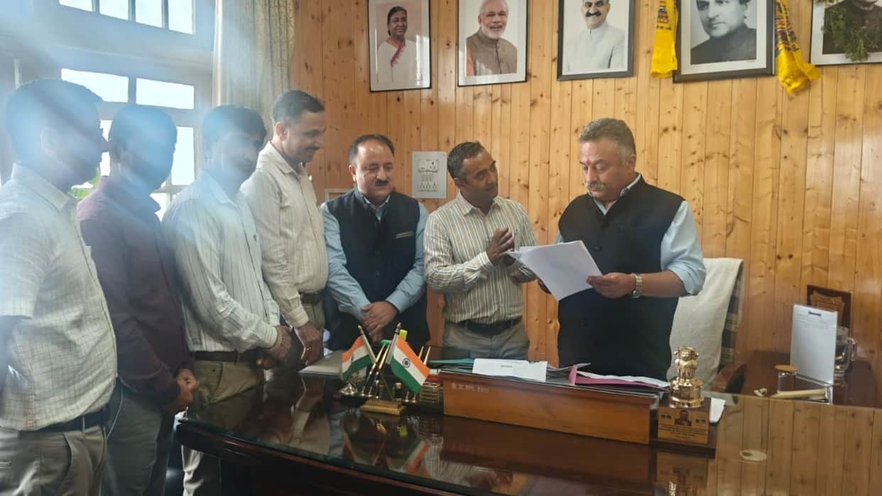 Himachal School Lecturer Association submits four-point memorandum to Education Minister Rohit Thakur
