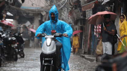 Rain lashed several areas of NCR including Delhi morning