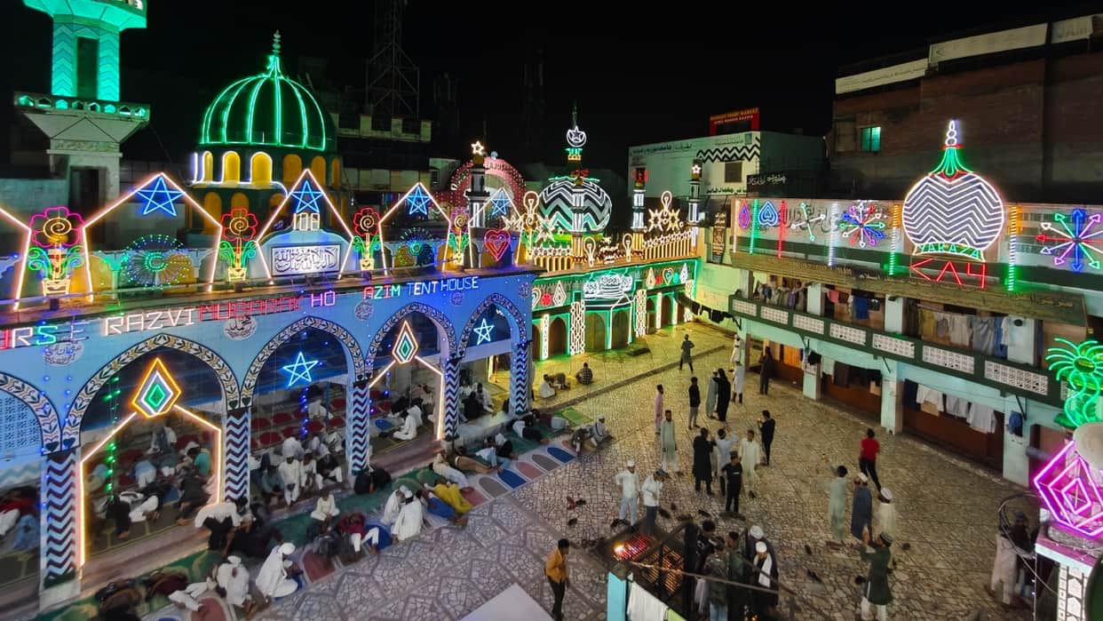 Urs-e-Razvi will begin with flag hoisting in Bareilly today political speeches banned from the stage