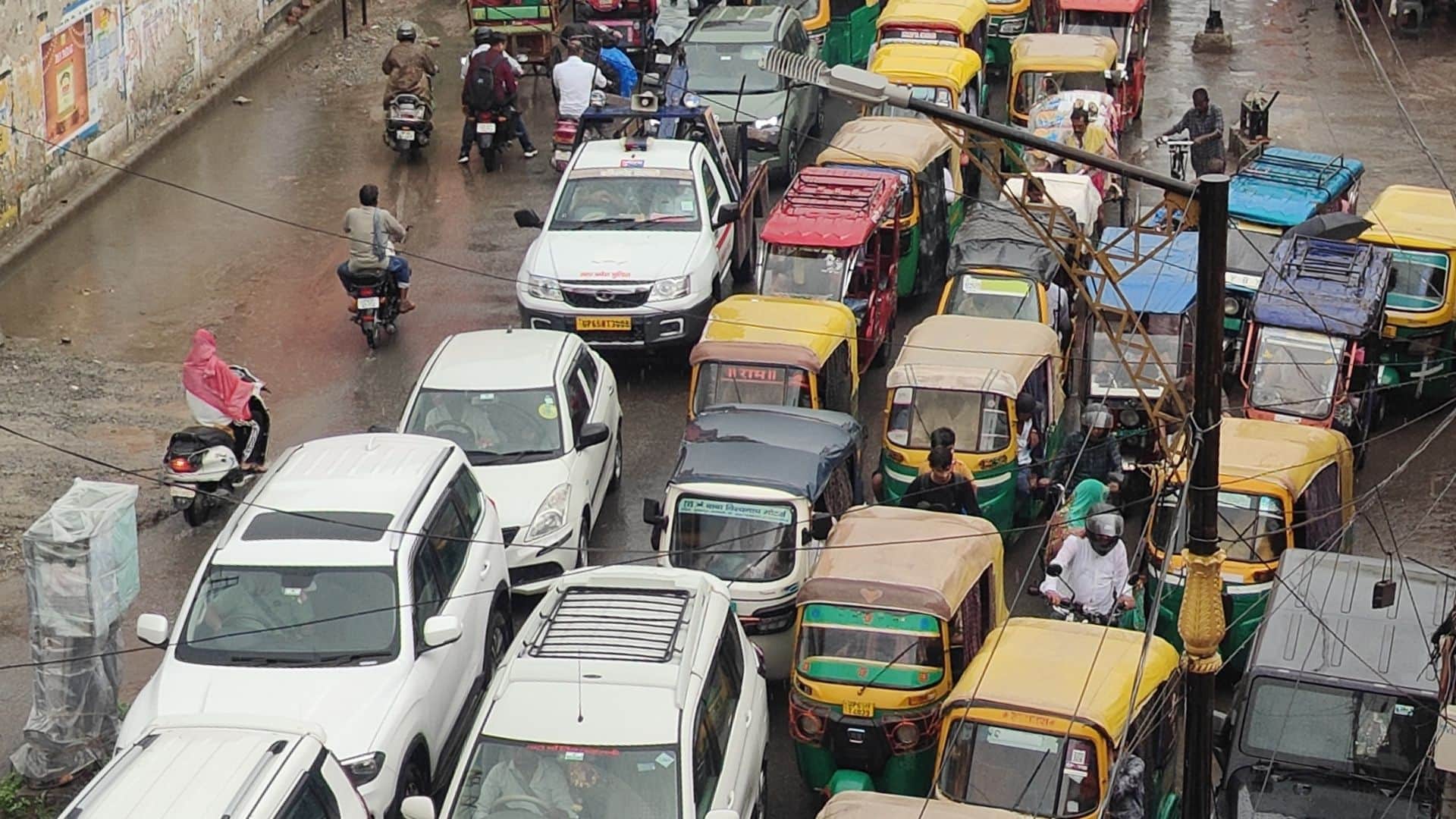 Rain in Varanasi 51 mm of rainfall in four hours traffic jams and Power supply remained disrupted