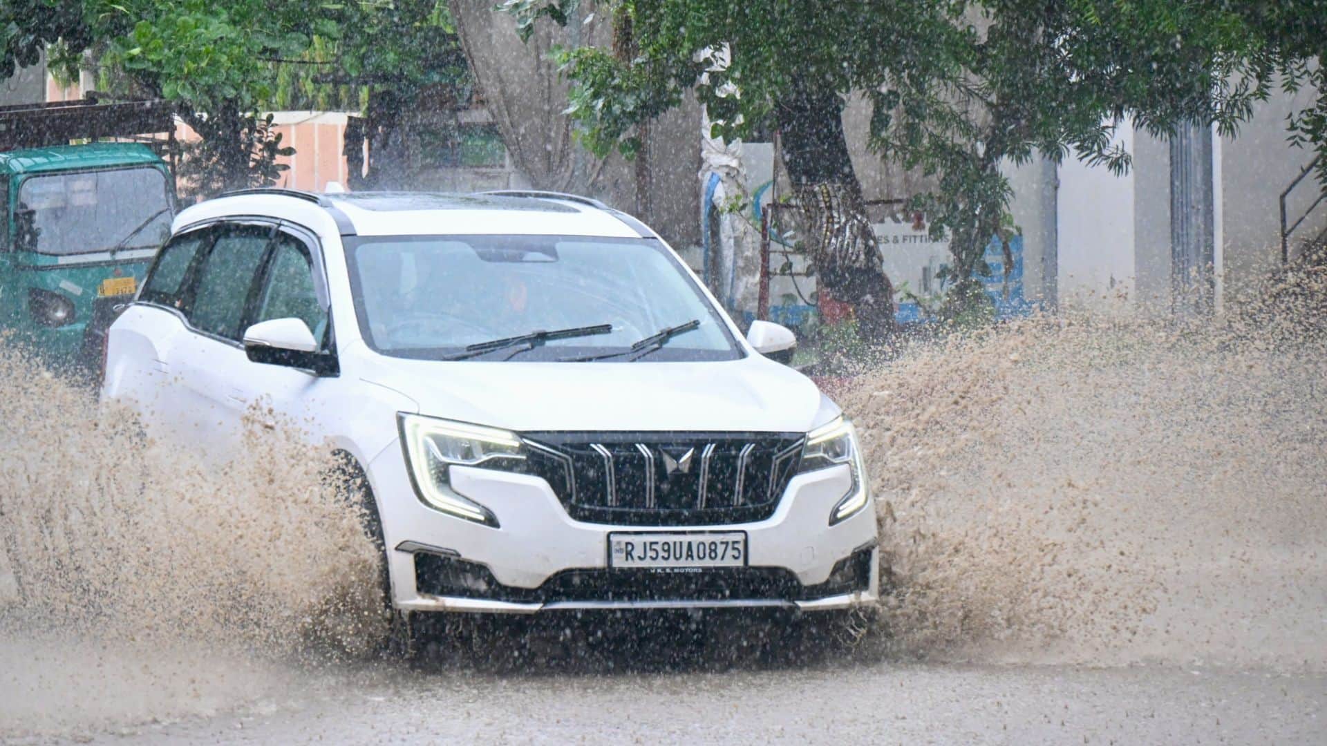 Rain in Varanasi 51 mm of rainfall in four hours traffic jams and Power supply remained disrupted