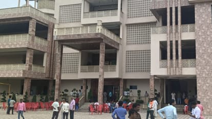 Uma Shankar Singh BSP Leader Death News Crowd gathers at Khanwar residence to pay last respects in ballia