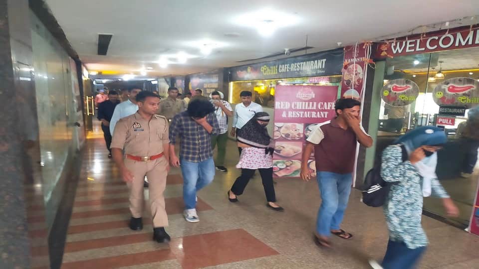 Police Raid Love Cabin Cafes and Mini Cinema Centres in Agra 11 Couples Found, Seven Establishments Sealed
