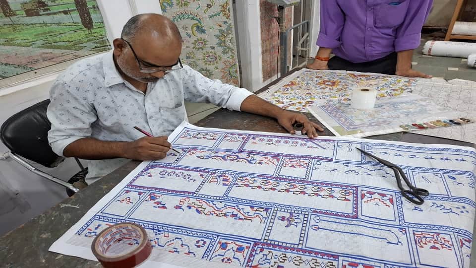 Agra’s 450-Year-Old Carpet Craft Faces Crisis as War, Rising Costs and Falling Orders Hit Artisans