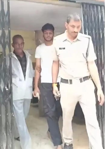आरोपी को पुलिस ने किया गिरफ्तार।
