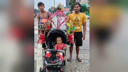 बच्चे के साथ परिवार