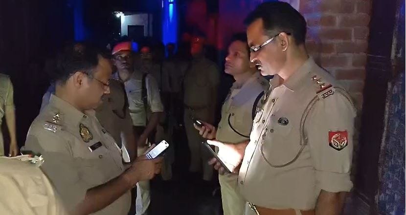 UP: फिरोजाबाद के रसूलपुर में बवाल, लाठी-डंडे, सरिया और हंसिया लेकर हमला; चार महिलाएं घायल