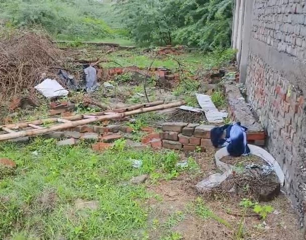 Armed Robbers Loot Cash, Gold and Bike from Kinnar's House in Unnao