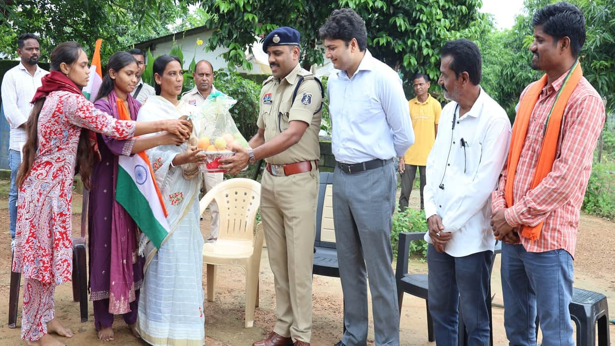 'Har Ghar Tiranga' campaign started from martyr's house, Kirti Chakra winner Sodhi Narayan's family honoured