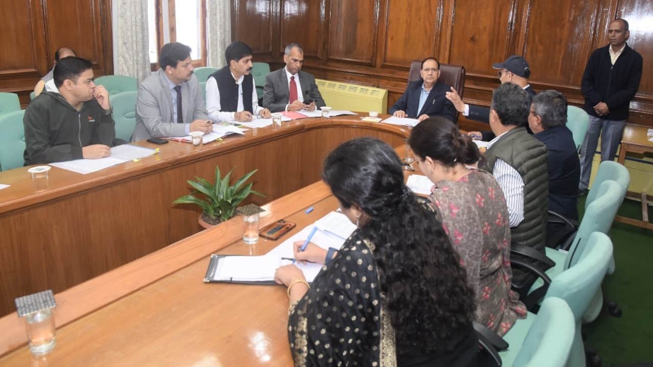 विधानसभा अध्यक्ष अध्यक्ष कुलदीप सिंह पठानिया की अध्यक्षता में हुई बैठक।