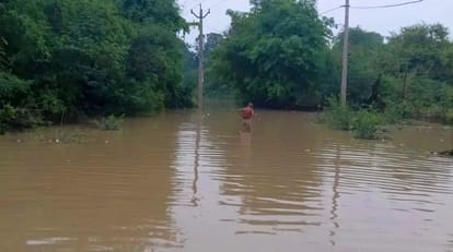 Rain havoc in Mahoba Seeho Nala overflows cutting off six villages villagers risking their lives to cross