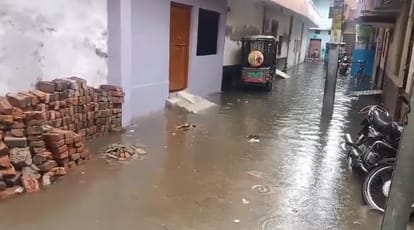 Kanpur Ganga crosses danger mark 3000 bighas of farmland in Katri area submerged access roads also waterlogged