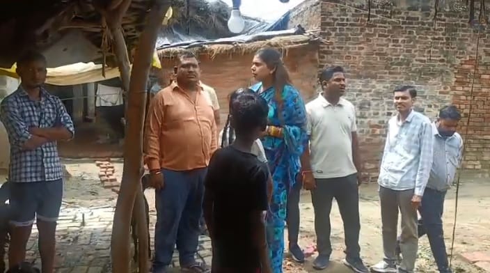 Kanpur Lost both parents but now Block Pramukh extended helping hand support for their upkeep and education