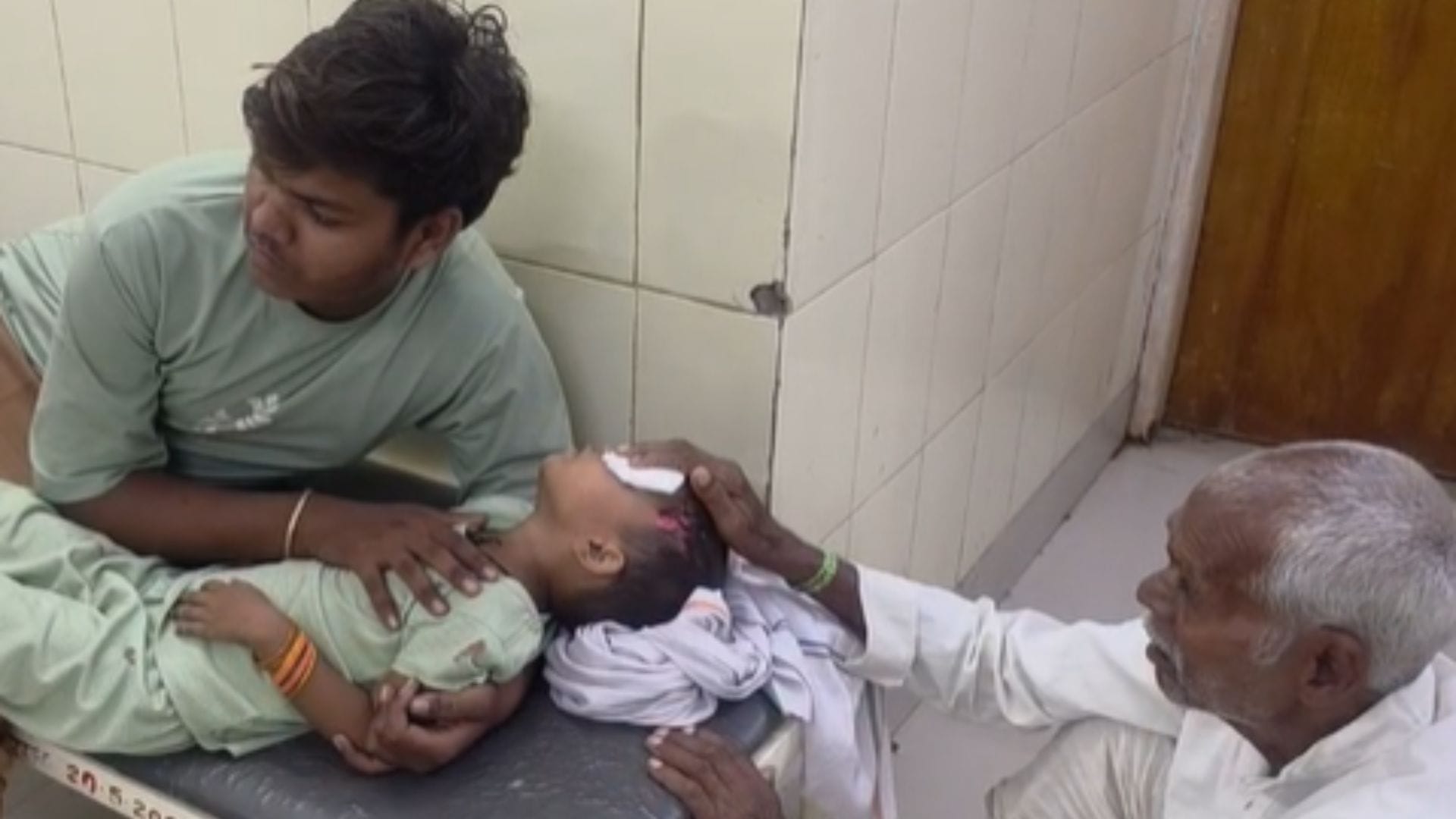 कुत्ते के हमले से घायल बच्ची