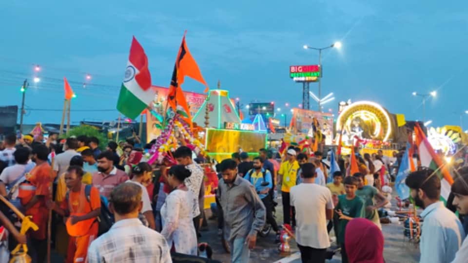 Kanwad Yatra Peaks: Devotion Echoes Across the City as Thousands of Kanwariyas Arrive